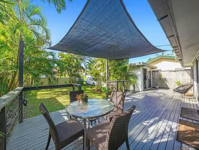 Deal! 40 Terrigal Crescent, Southport, QLD 4215