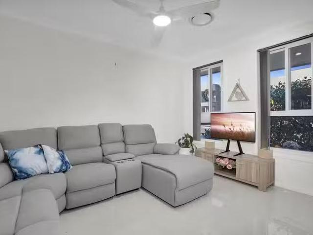 Charming 40 Bluebell Crescent, Spring Farm, NSW 2570