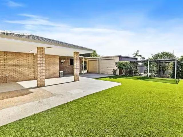 Cheap 40 Mahogany Drive, Halls Head, WA 6210