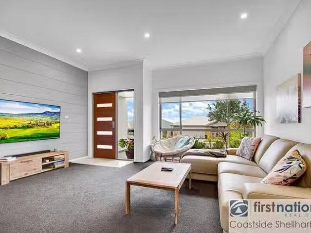 Cozy 40 Shallows Drive, Shell Cove, NSW 2529