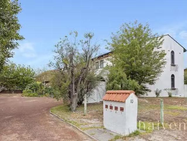 Charming 4/10 Coolidge Street, Como, WA 6152