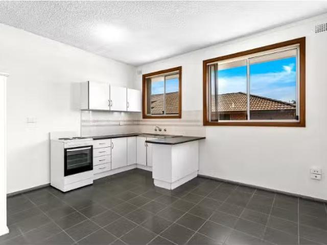 Cheap 4/13 Peterborough Avenue, Lake Illawarra Apartment for r.