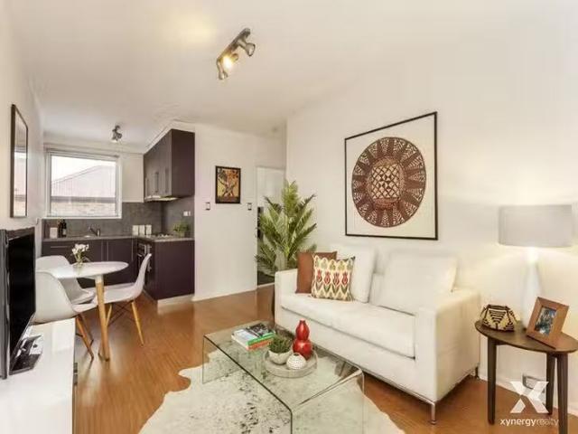 Cheap 4/175 Gladstone Avenue, Northcote, VIC 3070