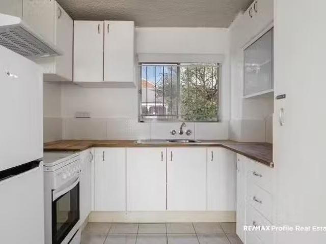 Nice 4/179 Kennigo Street, Spring Hill, QLD 4000
