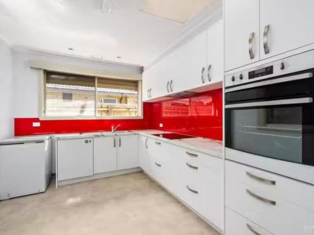 Charming 41 Dunne Street, Kingsbury VIC 3083 House Auction