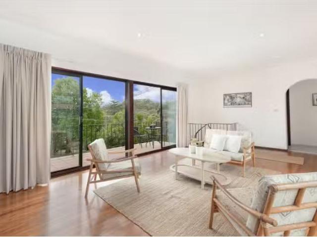 Just in! 41 Solveig Crescent, KAREELA House for rent Listed b.