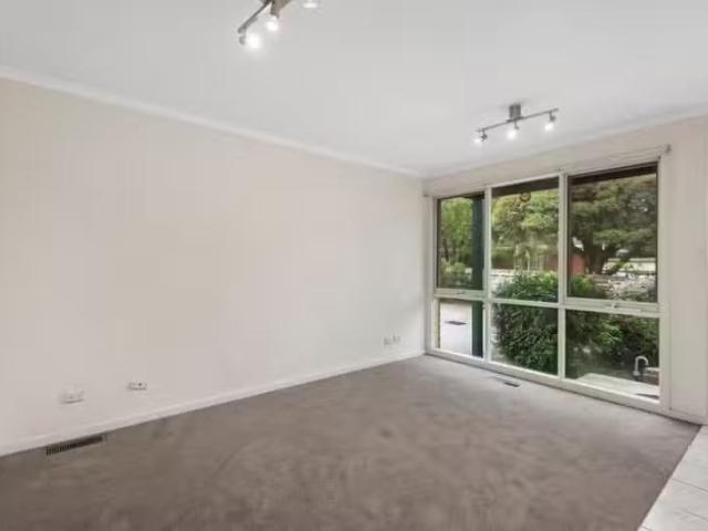 Just in! 4/20 Springvale Road, Nunawading VIC 3131 Townhouse.
