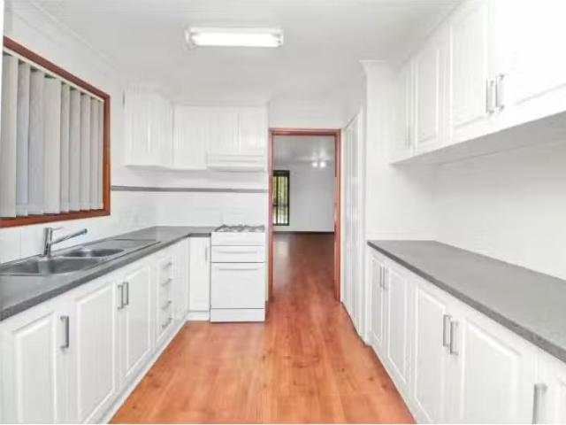 Cheap 428 Kooringal Road, Kooringal House for rent Listed by.