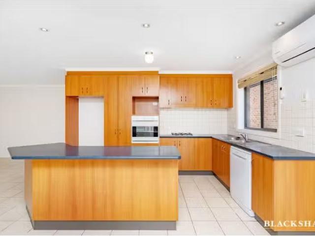Unique 42 The Valley Avenue, Gungahlin House for rent Listed.