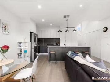 New 42 Bernard Heinze Avenue, Moncrieff Townhouse for rent Li.