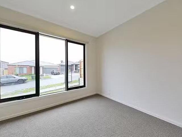 Cozy 42 Cavender Street, Mernda, VIC 3754