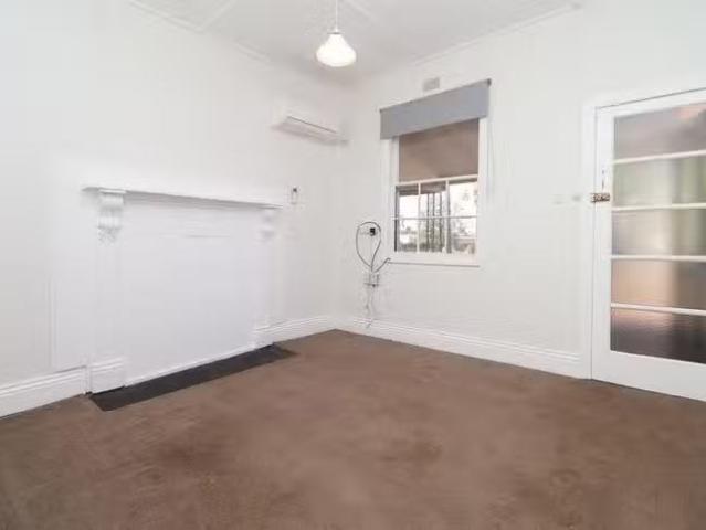 Charming 42 Iverach Street South, Coolamon, NSW 2701
