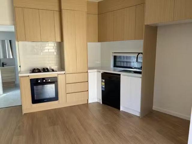 Nice 4/30 Sunset Boulevard, Jacana, VIC 3047