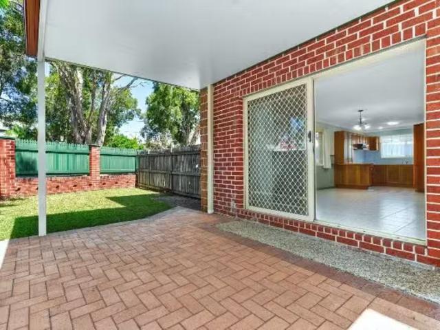 Just in! 4/33 Oak Street, Balmoral, QLD 4171