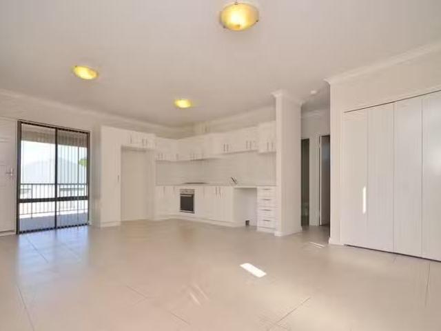 Cheap 4/343 Fulham Street, Cloverdale, WA 6105