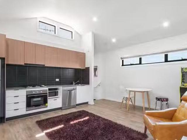 Cozy 4/7 Barry Street, Reservoir, VIC 3073