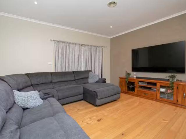 Deal! 47 Park Lane, Taylors Hill VIC 3037