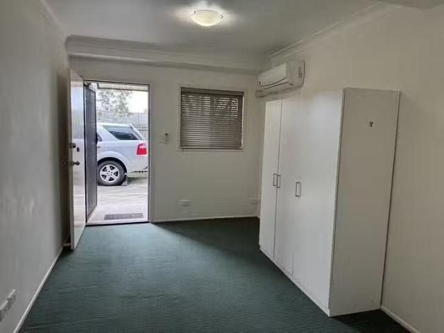 Cozy 4/7 Railway Parade, Caboolture, QLD 4510