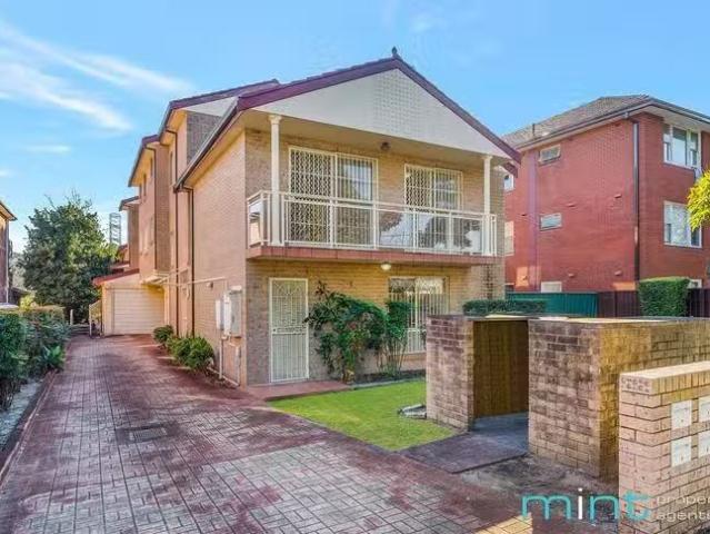 Just in! 4/7 Seventh Avenue, Campsie, NSW 2194