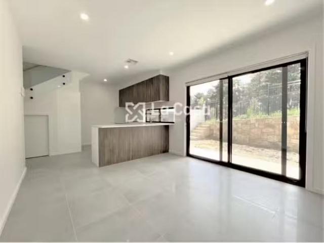 Deal! 4/42 Fullston Way, Holt Townhouse for rent Listed by We.