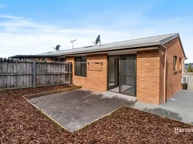 Charming 4/44 Lake Vue Parade, MIDWAY POINT, TAS 7171 House.