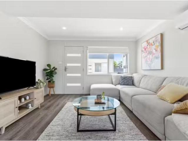 Nice 4/45 Helen Street, Mount Hutton Apartment for rent Liste.