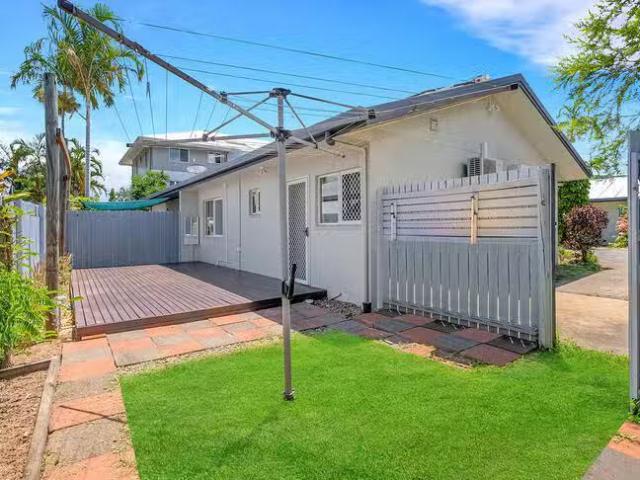 Deal! 4/4 Golden Grove Drive, Bentley Park, QLD 4869