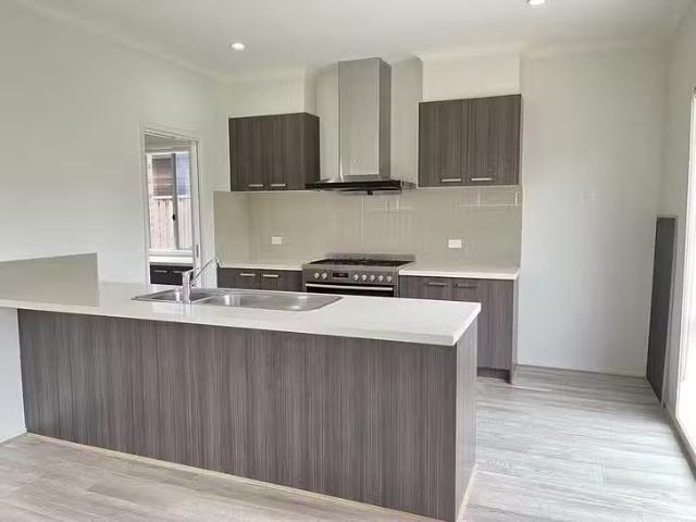 Rental! 44 Mystic Grove, Point Cook, VIC 3030