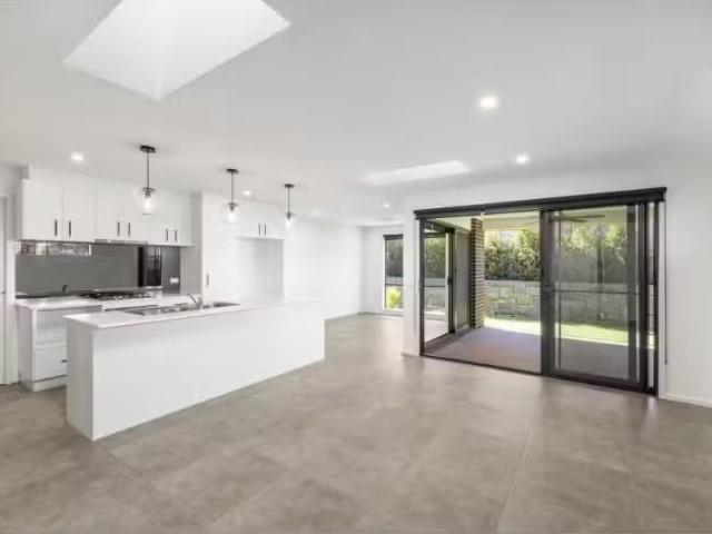 For Rent! 44 Pademelon Street, Throsby House for rent Listed.