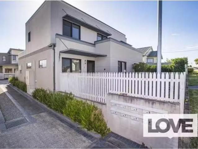Cozy 4/55 59 Griffiths Street, CHARLESTOWN House for rent Lis.