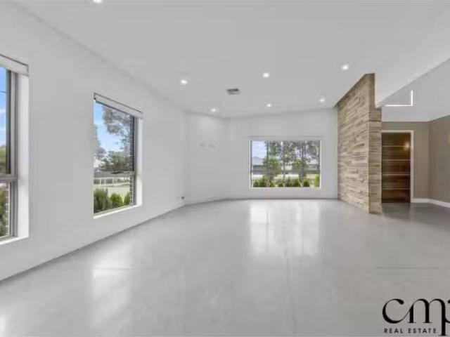 Just in! 45 Nicholson Parade, SPRING FARM House for rent List.