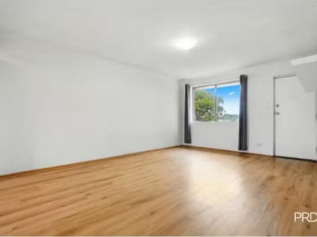 Cheap 4/67 Macquarie Rd, Springwood Apartment for rent Listed.