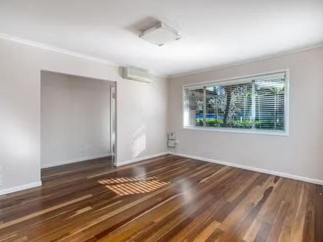 Charming 46 Jellicoe Street, Mount Lofty, QLD 4350