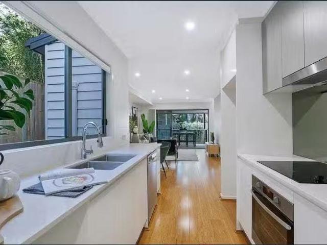Rental! 4/73 Railway Parade, NORMAN PARK Townhouse for rent L.