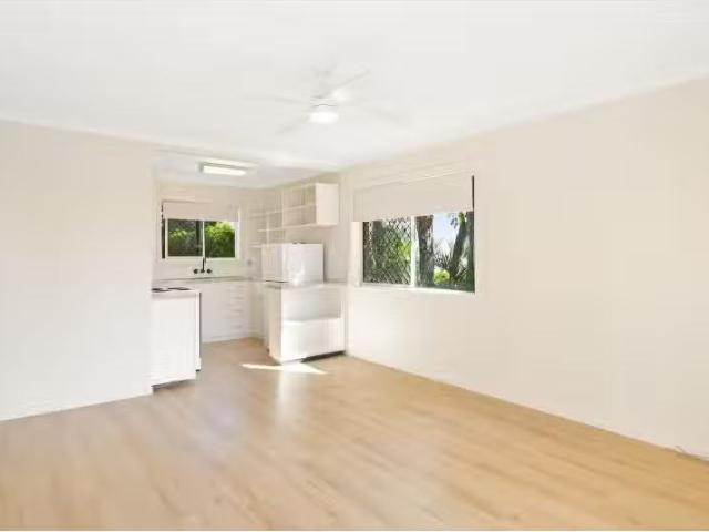 Nice 4/8 Tweed Street, COOLANGATTA Apartment for rent Listed.