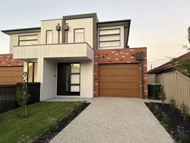 Rental! 48 Lake Street, Avondale Heights VIC 3034
