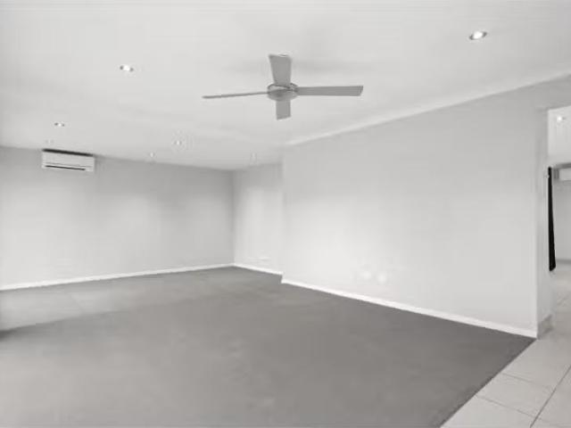 Just in! 48 Loongana Crescent, Blue Haven House for rent List.