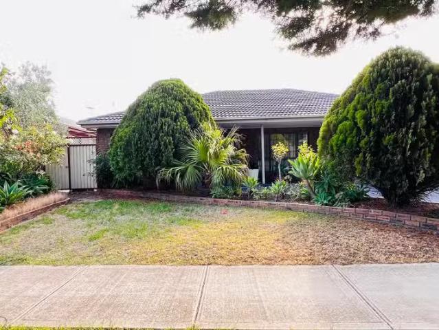Cozy 49 Wanaka Drive, Keilor Downs VIC 3038