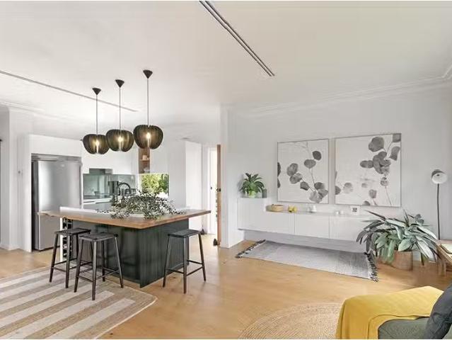 Unique 49 Coles Road, Freshwater House for rent Listed by Ran.
