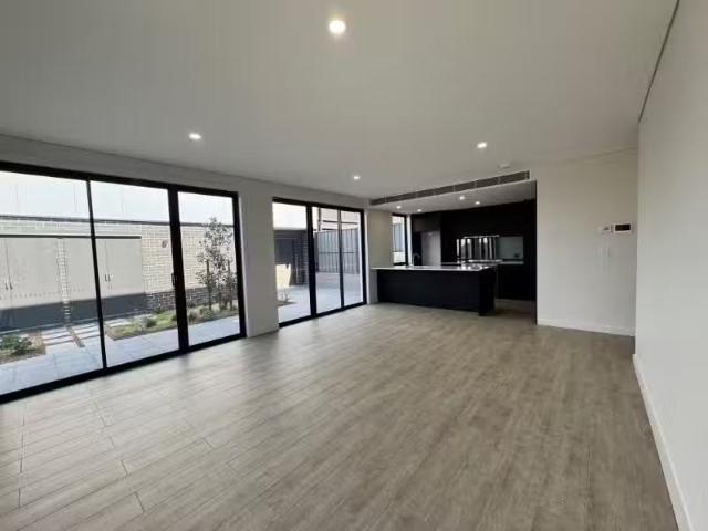 New 49 General Boulevard, Edmondson Park House for rent Liste.