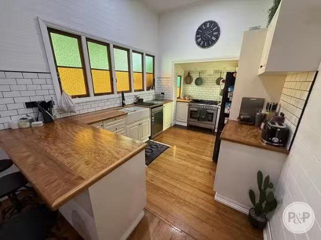 Charming 4 Mary Street, West End, QLD 4810