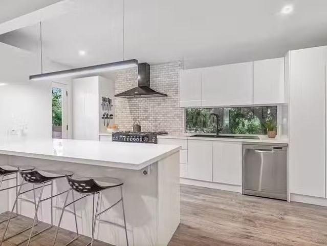 Just in! 4 Adolphson Avenue, Ringwood North, VIC 3134