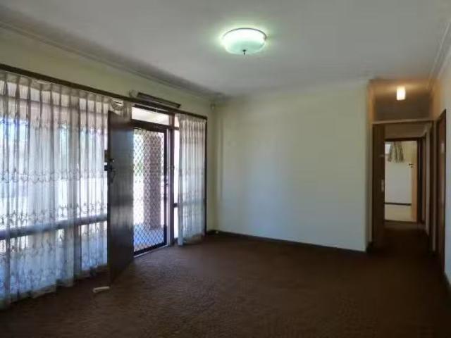 Charming 4 Burnham Way, Shelley, WA 6148