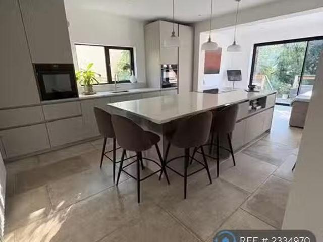 Cozy 4 BA 4 bedroom detached house for rent in Druid Road, Bri.
