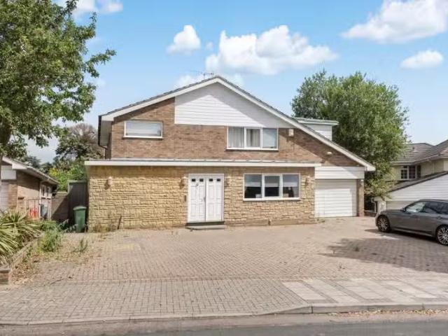 Charming 4 BA 5 bedroom house for rent in The Spinneys, Bickle.