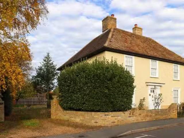Charming 4 BA 6 bedroom detached house for rent in 82 Main Str.