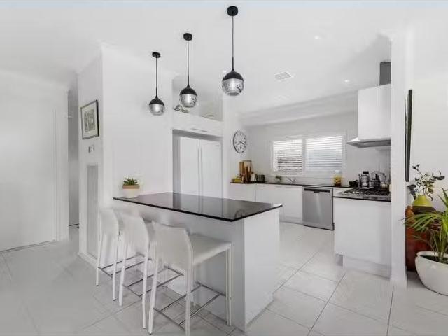 Just in! 4 Baryn Street, Ashwood VIC 3147