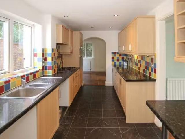 Deal! 4 bedroom detached house for rent in BARRY LYNHAM DRIVE.