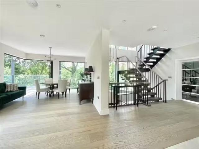 Nice 4 bedroom detached house for rent in Brockswood Lane, Wel.