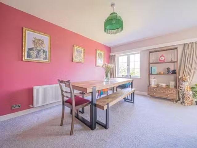 Charming 4 bedroom detached house for rent in Dorridge Croft.